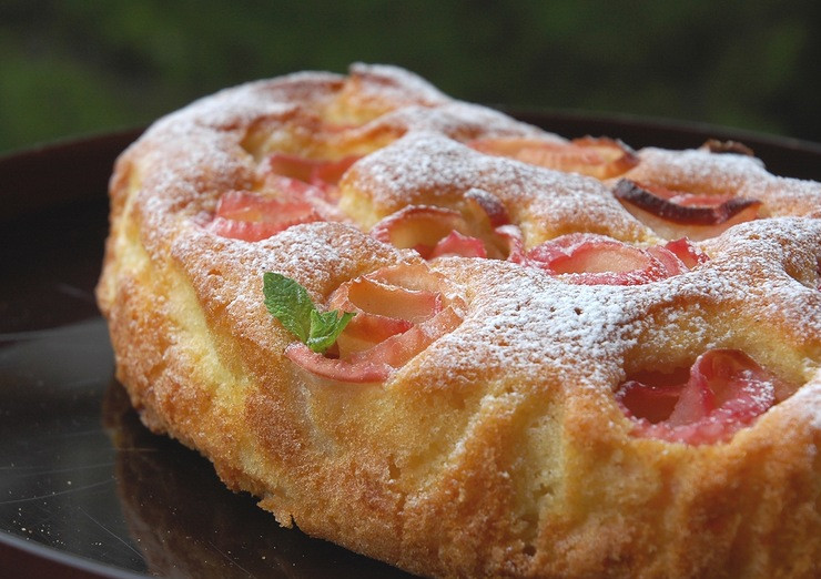 1. Этап. Торт Букет роз: 8. Готовый торт при желании можно присыпать сахарной пудрой.