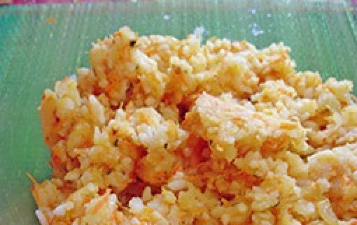 1. Этап. Постные котлеты из риса: 5. Получившуюся массу перемешайте, посолите, поперчите. Фарш для котлет готов.