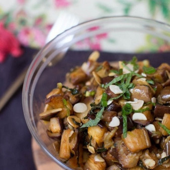 Салат из запеченных баклажанов