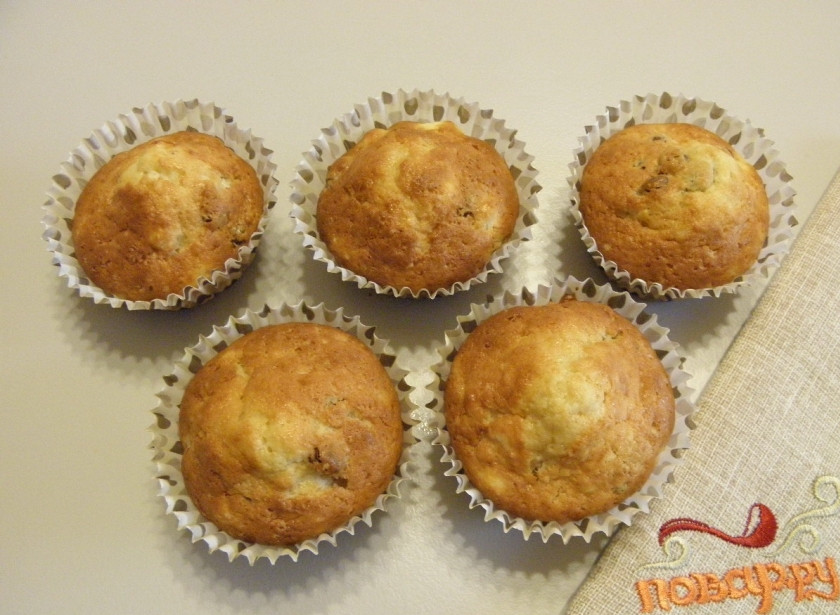 1. Этап. Кексики творожные с изюмом: Готовые кексики должны быть светло-коричневого цвета. Остудите их и подайте к чаю! Приятного аппетита!