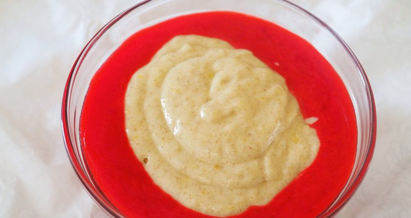 1. Этап. Малиновая «Зебра»: Отделите около трети от общего количества теста и смешайте с подготовленным ранее малиновым пюре.