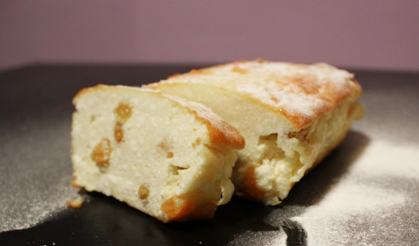 1. Этап. Простая творожная запеканка: Перед подачей готовую простую творожную запеканку посыпьте сахарной пудрой. Приятного аппетита!