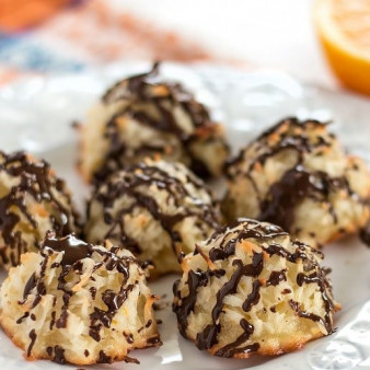 Кокосовое печенье с шоколадной глазурью