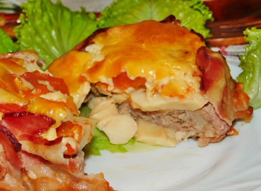 1. Этап. Мясные гнезда в беконе: Подавайте в горячем виде. Приятного аппетита!