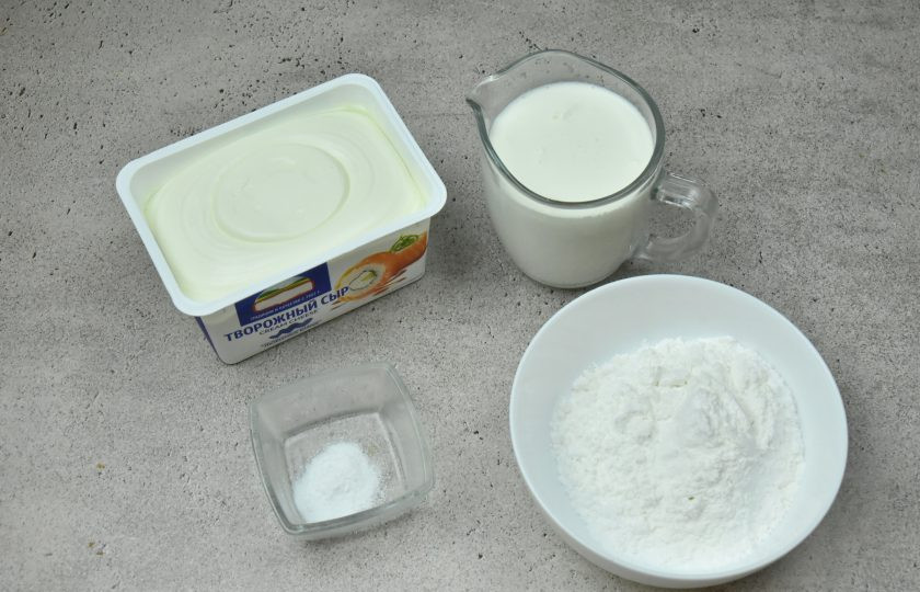 1. Этап. Торт Медок: Для крема подготовьте продукты. Заранее достаньте из холодильника сливки и творожный крем, они должны быть одной температуры.