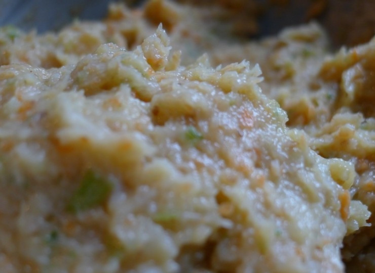 1. Этап. Сочные куриные котлеты: Фарш не должен получиться очень жидкий, и по консистенции должен быть однородный.