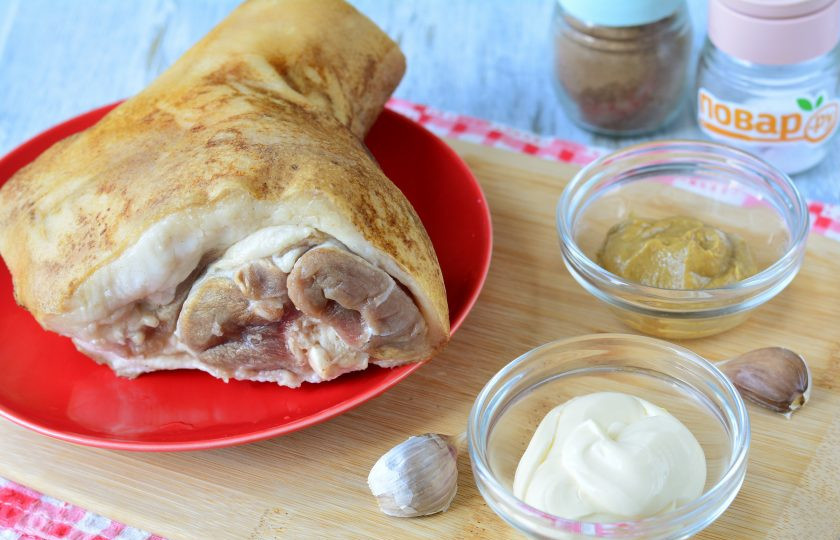 1. Этап. Отварная запеченная рулька в духовке: Подготовьте все ингредиенты.