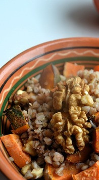 1. Этап. Гречневая каша с запечёнными овощами: По желанию кашу можно заправить маслом/сахаром/солью.