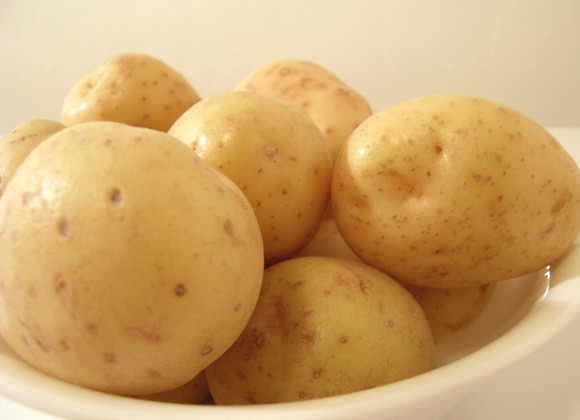 1. Этап. Картофель в рукаве для запекания: Картофель тщательно вымыть.