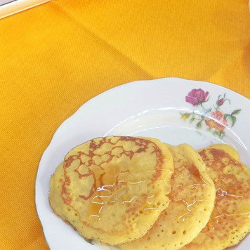 1. Этап. Дрожжевые оладьи на кукурузной муке: Из подошедшего теста испеките оладьи на сковороде, периодически смазывая ее растительным маслом. На стол подавайте с вареньем, медом или любой любимой добавкой. Приятного аппетита!