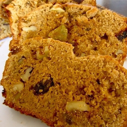 1. Этап. Кекс с изюмом и грецкими орехами: Запекаем 45-50 минут при 180 градусах. Готовый кекс остужаем, присыпаем сахарной пудрой (по желанию) и подаем. Приятного аппетита! :)