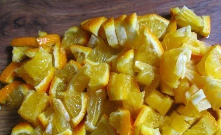 1. Этап. Дыневое варенье с апельсином: 3. Также поступаем и с апельсинами, только не удираем кожуру.