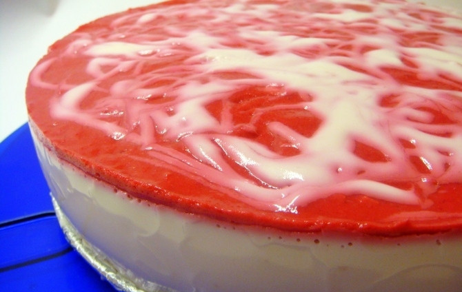 1. Этап. Творожно-йогуртовый торт: Помещаем наш тортик в холодильник до полного застывания всех слоев. Лучше всего подержать его там целую ночь. А потом уже можно приступать к дегустации. Приятного всем аппетита!