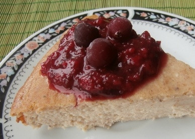 1. Этап. Творожная запеканка с бананом (диетическая): Очень вкусно будет, если подать кусочек запеканки с натуральным ягодным пюре или просто с ягодами.