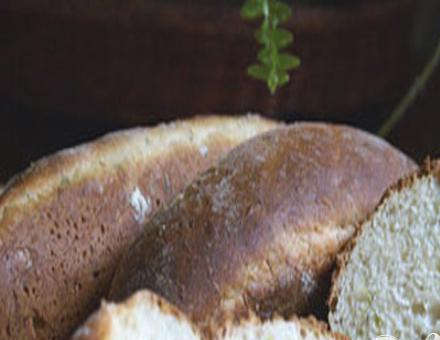 1. Этап. Багеты с зеленью: 6. По окончании работы программы «Багеты» перекладываем их на доску, немного сбрызгиваем водой, полотенцем накрываем и даем им немного постоять.