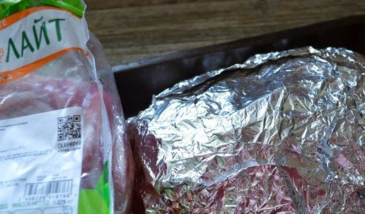 1. Этап. Бедро индейки в бараньем панцире: Затем в три - четыре слоя фольги.