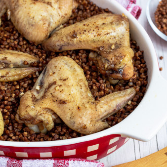 Куриные крылышки с гречкой