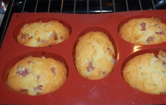 1. Этап. Закуска Пасхальные яйца: 7. Выпекайте в предварительно разогретой до 180 градусов духовке, около 15-20 минут.