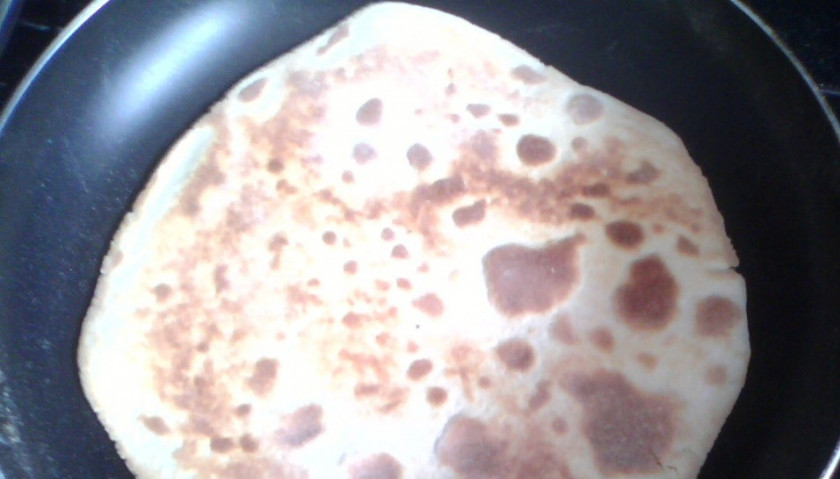 1. Этап. Торт Cекунда без выпечки: 3. Такую тонкую лепешку обжарим на хорошо прогретой сухой сковороде с двух сторон.