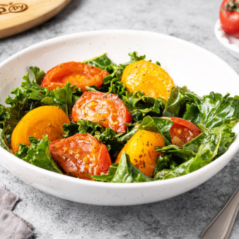 Теплый салат с помидорами