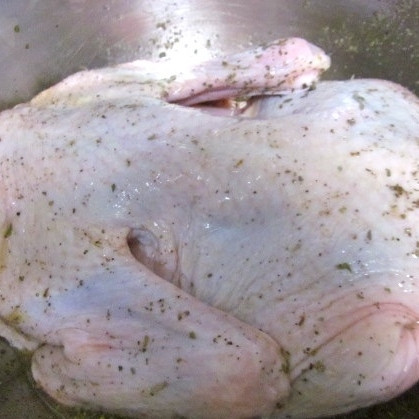 1. Этап. Утка, запеченная с апельсинами: Кладем утку в получившийся маринад и отправляем мариноваться в холодильник на 1-6 часов (чем дольше маринуется - тем острее ощущается привкус лимона и апельсина).