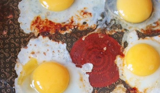 1. Этап. Отбивные из говядины: 6. По желанию, для подачи можно пожарить перепелиные яички.