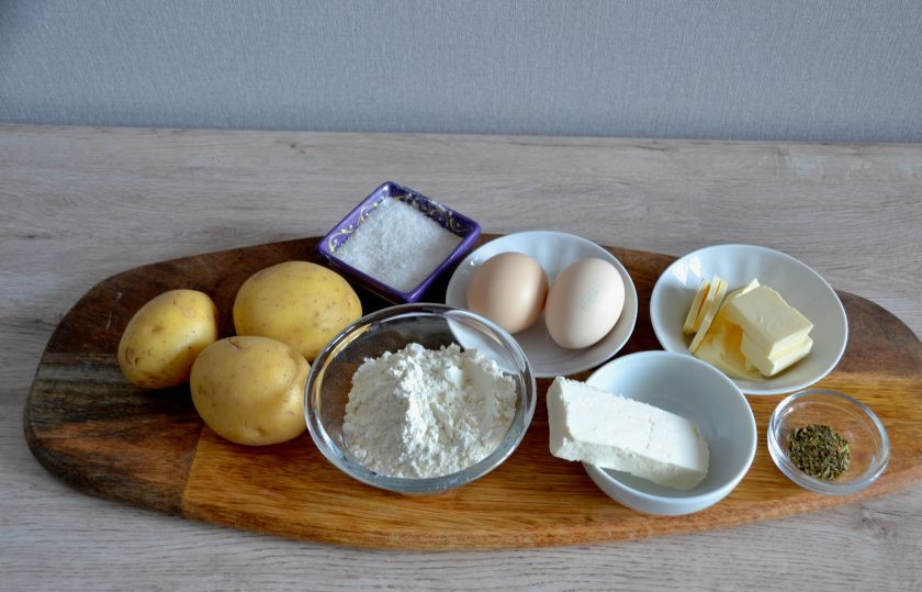 1. Этап. Картофельные профитроли: Подготовьте ингредиенты.