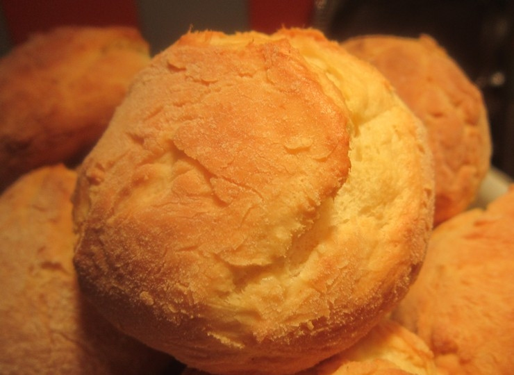 1. Этап. Булочки с творогом без дрожжей: 5. Я не смазывала поверхность яйцом и не посыпала их ничем. Если хотите, можно приготовить крошку из муки и маргарина, тогда получатся булочки с посыпкой, очень вкусные.