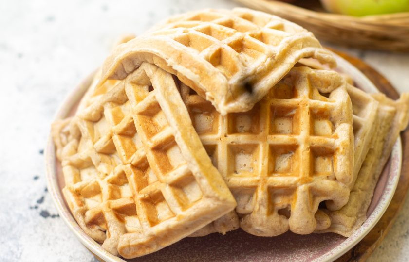 1. Этап. Яблочные вафли ПП: Вот такая горка вкуснейших вафель получается из небольшого набора продуктов.