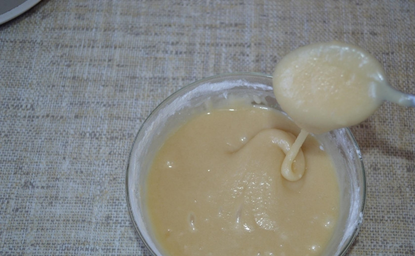 1. Этап. Печенье из майонеза: 4. Хорошенько перемешиваю вручную или миксером до получения густой и однородной смеси, это и будет нашим тестом.