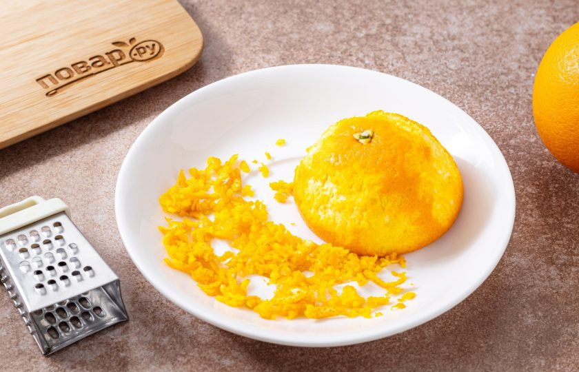 1. Этап. Кофейный пунш: С апельсина снимите цедру.