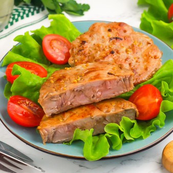 Стейк из тунца на сковороде