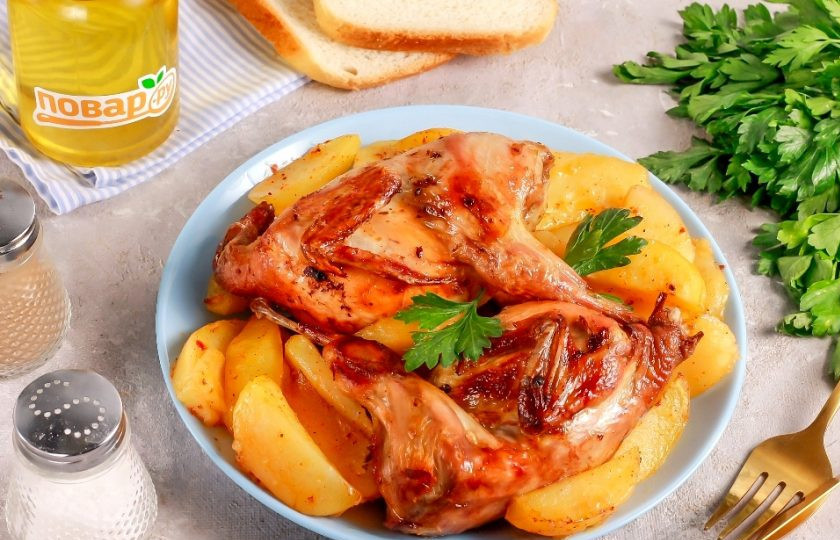 1. Этап. Запечённые перепела в медово-горчичном маринаде с чесноком: Подавайте к столу с гарниром из картофеля, круп, макарон или свежих овощей.