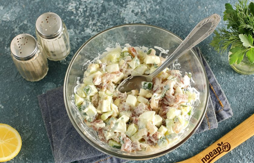 1. Этап. Салат с вяленой рыбой: Хорошо все перемешайте. Салат с вяленой рыбой готов.