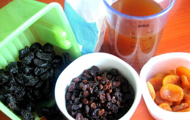 1. Этап. Сладкий суп из сухофруктов: Подготовьте ингредиенты.
