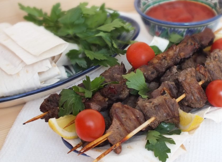 1. Этап. Шашлык на электрогриле: Блюдо готово! Подавайте со свежими овощами, любимыми салатами и соусами. Приятного аппетита!