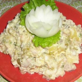 Салат с селедкой и яблоками