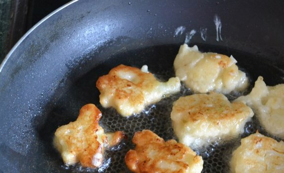 1. Этап. Цветная капуста в тесте: До золотистого цвета.