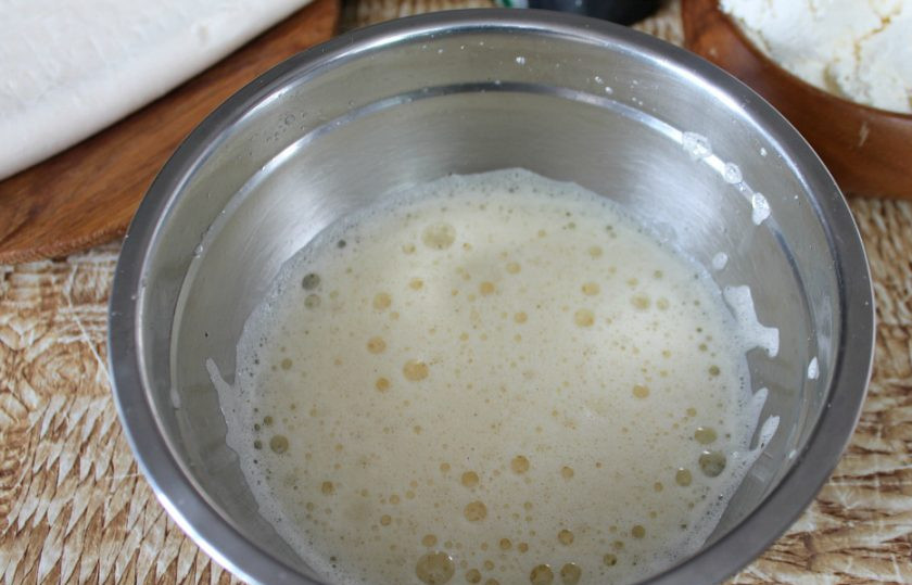 1. Этап. Греческая улитка: Взбиваем до пены.