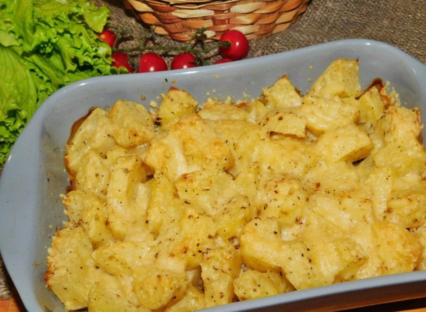 1. Этап. Картошка в духовке от Джейми Оливера: Готовую картошку подавайте в горячем виде. Приятного аппетита!