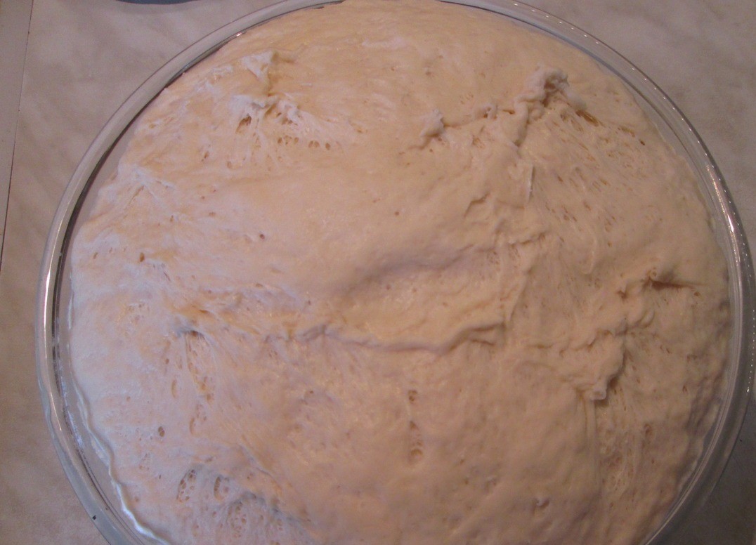 1. Stage. Lenten cabbage pie: Now back to the test. This is what it looks like after one hour.