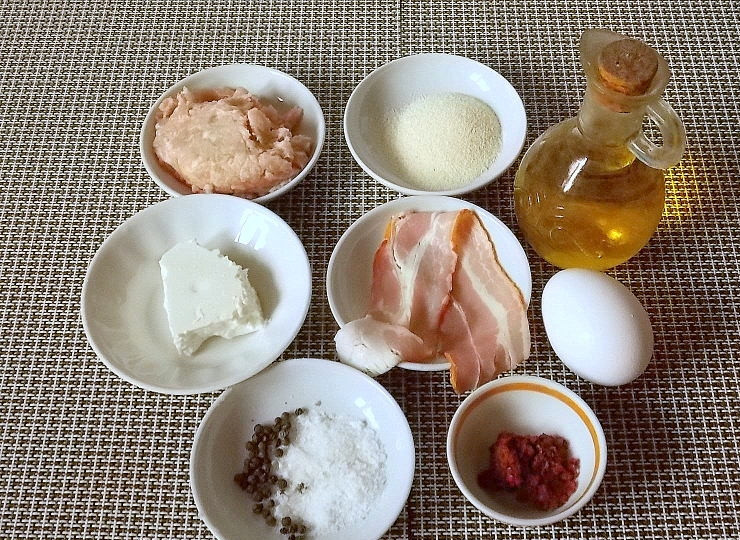 1. Этап. Мясные шарики в беконе: Подготовьте все необходимые ингредиенты.
