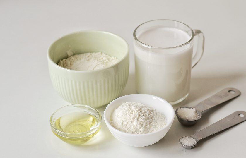 1. Этап. Блинчики из кокосовой муки: Подготовьте все ингредиенты.