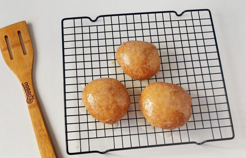 1. Этап. Пряники в мантоварке: Можно их сразу подавать к столу или полить глазурью.