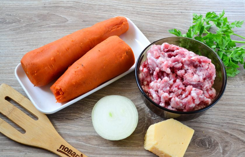 1. Этап. Фаршированная морковь: Подготовьте все необходимые ингредиенты. Морковь отварите в подсоленной воде до мягкости.