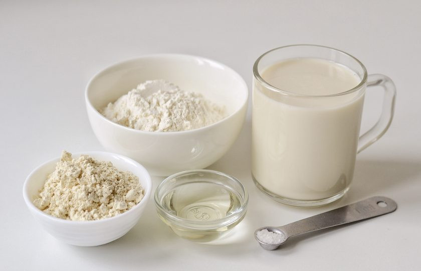 1. Этап. Блины на миндальном молоке: Подготовьте все ингредиенты.