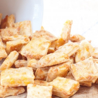 Домашние сырные крекеры