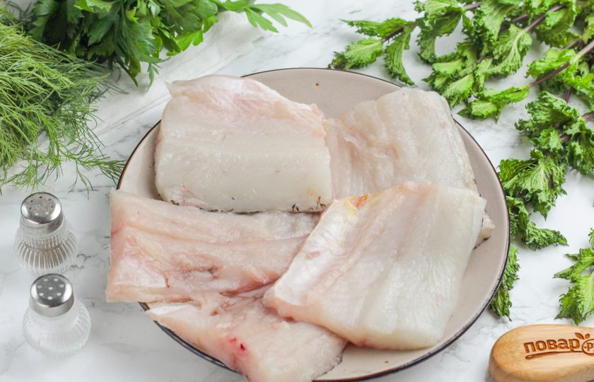 1. Этап. Тала из щуки: Срежьте хвост, голову, плавники и отфилетируйте пополам, удаляя хребет.