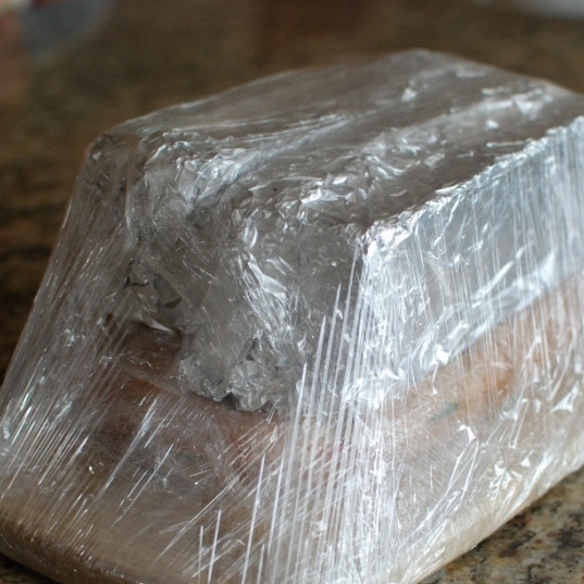 1. Этап. Сэндвич-кирпич: Сверху придавливаем бутерброд каким-нибудь достаточно тяжелым предметом.