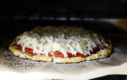 1. Этап. Пицца без теста: 9. А после можно добавить соус, любимую начинку и сыр.